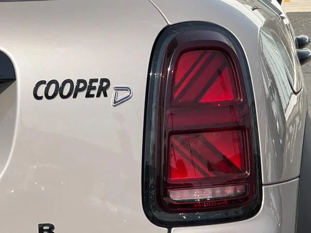 MINI MINI COOPER D CROSSOVER HIGHLANDS EDITION 2023 — миниатюра 4