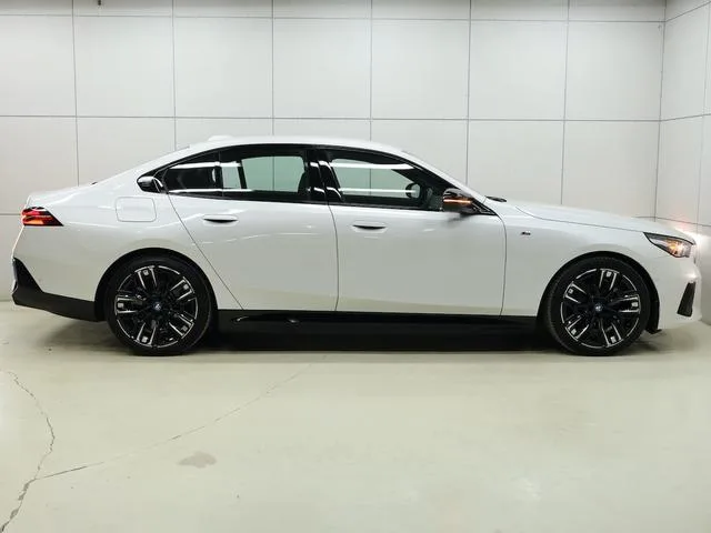 BMW i5 M60 X DRIVE 2025 — миниатюра 3