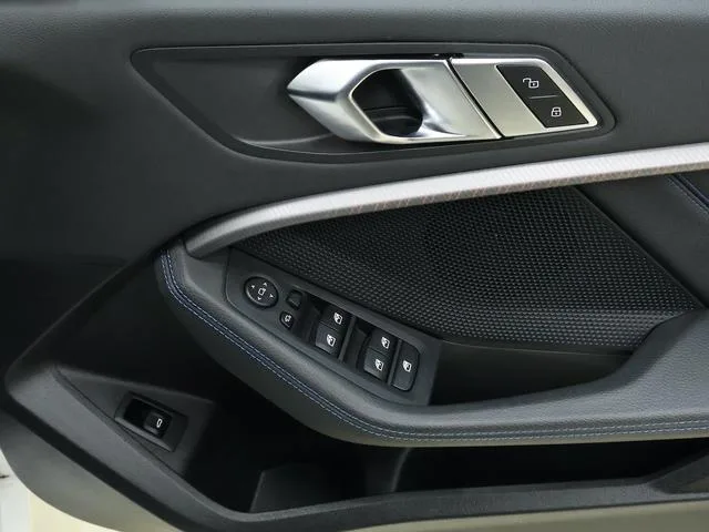 BMW 1 Series 118D M SPORT 2023 — миниатюра 5