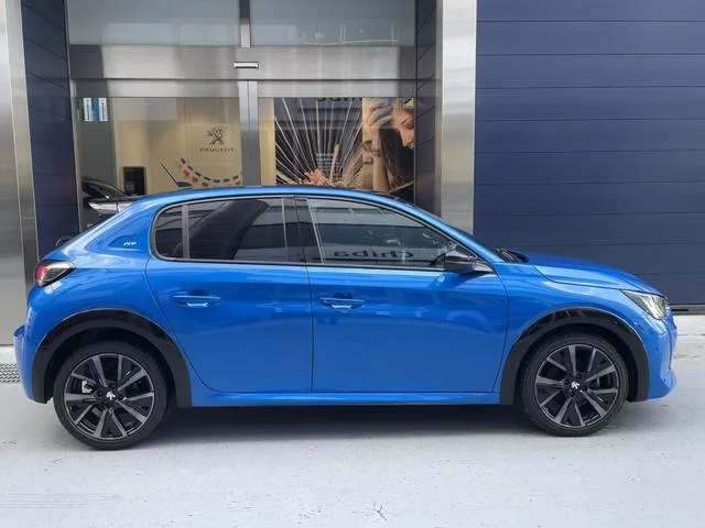 Peugeot 208 GT 2022 — миниатюра 4