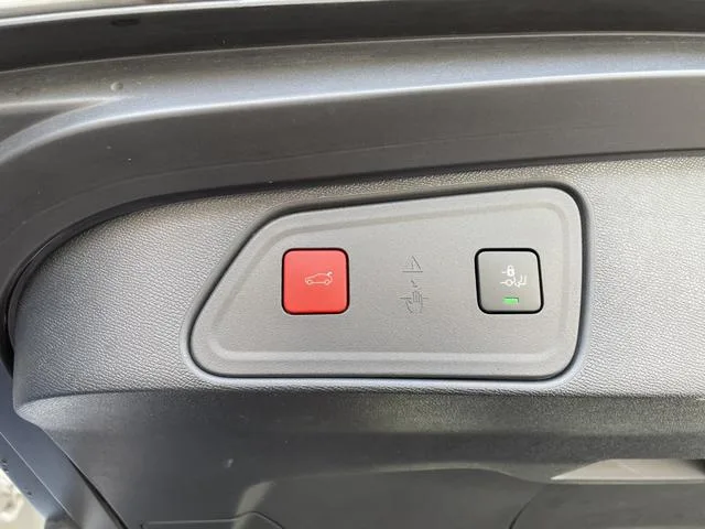 Peugeot 3008 GT 2023 — миниатюра 4