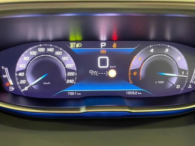 Peugeot 5008 GT BLUE HDI BLACK PACK 2023 — миниатюра 4