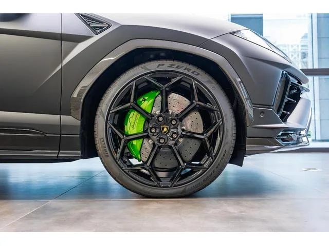 Lamborghini URUS PERFORMANTE 2025 — миниатюра 4