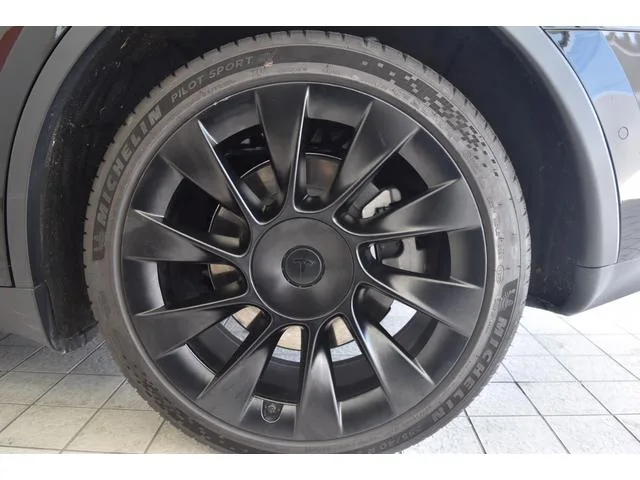 Tesla Model Y DUAL MOTOR AWD LONG RANGE 2023 — миниатюра 5