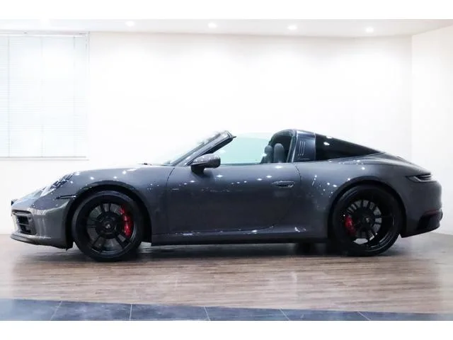 Porsche 911 911 TARGA 4 GTS 2024 — миниатюра 3