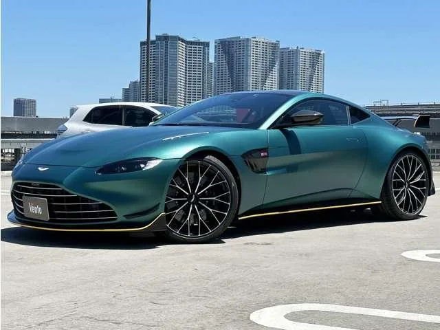 Aston Martin VANTAGE 2022 — миниатюра 2