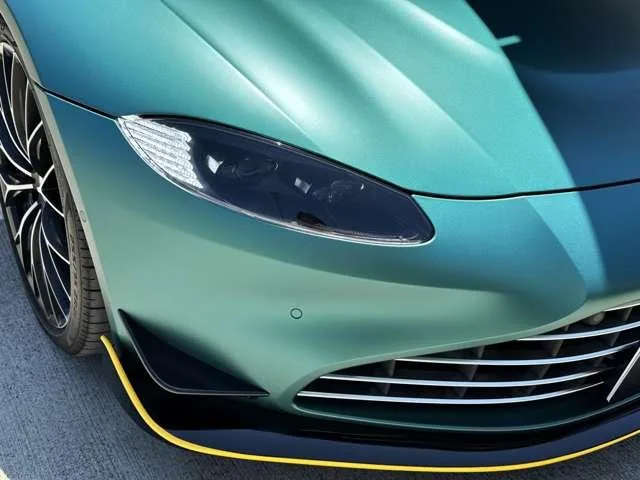 Aston Martin VANTAGE 2022 — миниатюра 3