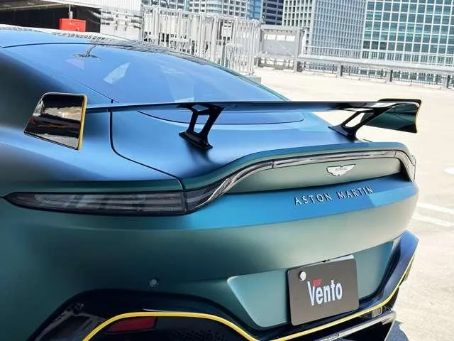 Aston Martin VANTAGE 2022 — миниатюра 5