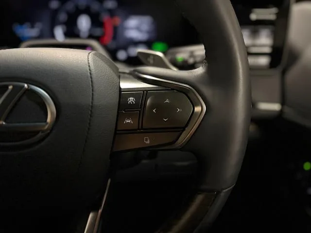 Lexus LM LM500H VERSION L 2024 — миниатюра 4