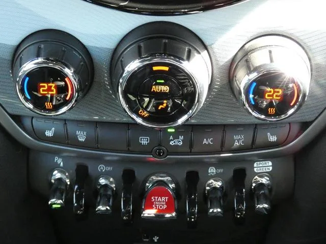 MINI MINI COOPER D CROSSOVER UNTAMED EDITION 2022 — миниатюра 5
