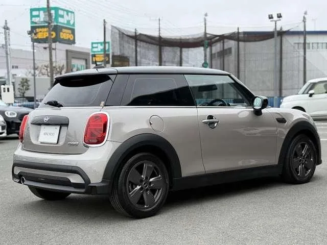 MINI MINI COOPER PREMIUM PLUS PACKAGE CLASSIC TRIM 2023 — миниатюра 4