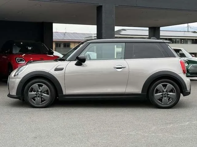 MINI MINI COOPER PREMIUM PLUS PACKAGE CLASSIC TRIM 2023 — миниатюра 5