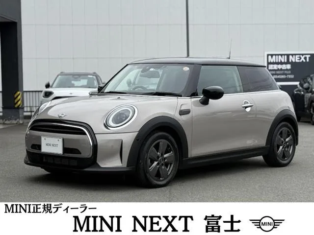 MINI MINI COOPER PREMIUM PLUS PACKAGE CLASSIC TRIM 2023 — фото 1, купить с доставкой в Москву