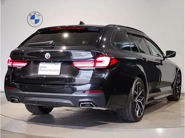BMW 5 Series 530i TOURING M-SPORTS 2022 — миниатюра 3