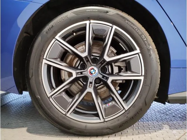 BMW i4 E DRIVE 35 M SPORT 2023 — миниатюра 5