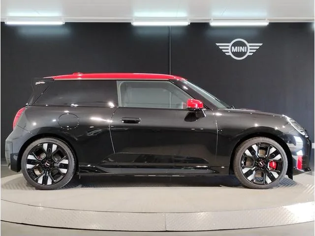 MINI MINI JOHN COOPER WORKS E JOHN COOPER WORKS TRIM 2025 — миниатюра 3