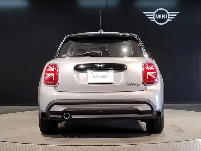 MINI MINI COOPER D PREMIUM PLUS PACKAGE CLASSIC TRIM 2023 — миниатюра 3