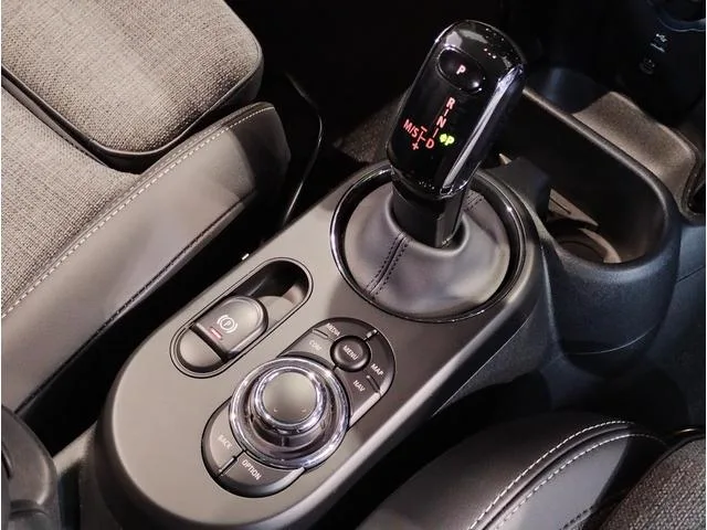 MINI MINI COOPER D PREMIUM PLUS PACKAGE CLASSIC TRIM 2023 — миниатюра 5