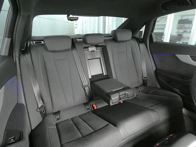 Audi A4 2023 — миниатюра 2
