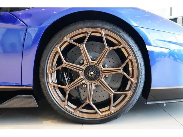 Lamborghini AVENTADOR 2022 — миниатюра 2