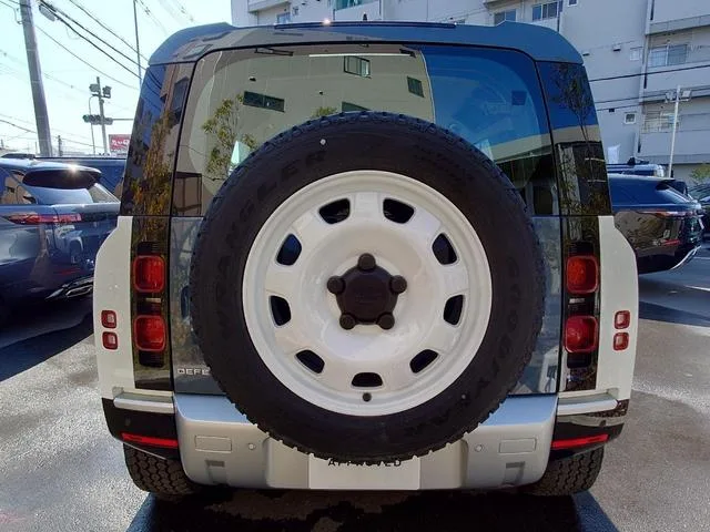 Land Rover DEFENDER COUNTY EXTERIOR PACK CURATED FOR JAPAN 2024 — миниатюра 4