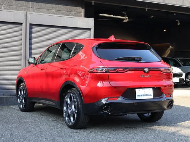 Alfa Romeo Tonale PLUG-IN HYBRID Q4 VELOCE 2023 — миниатюра 3