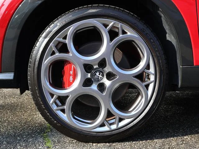 Alfa Romeo Tonale PLUG-IN HYBRID Q4 VELOCE 2023 — миниатюра 5