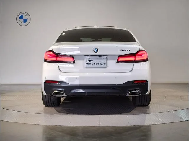BMW 5 Series 523i M-SPORT 2022 — миниатюра 3