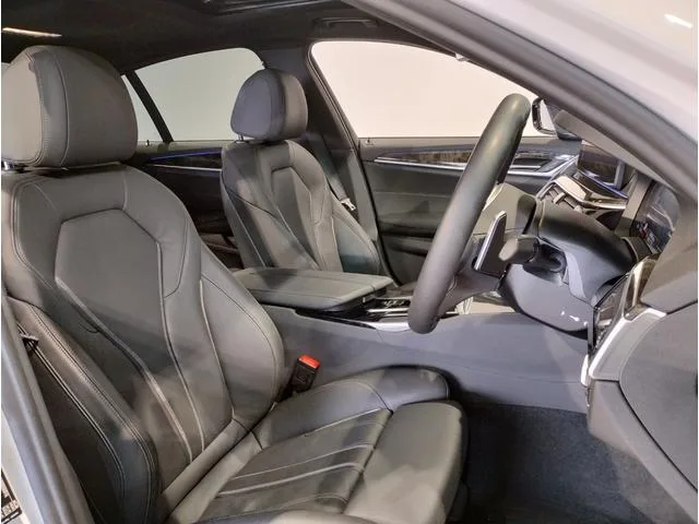 BMW 5 Series 523i M-SPORT 2022 — миниатюра 5