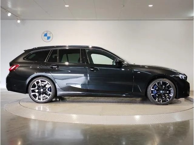 BMW 3 Series 50TH ANNIVERSARY LIMITED TOURING 2025 — миниатюра 5