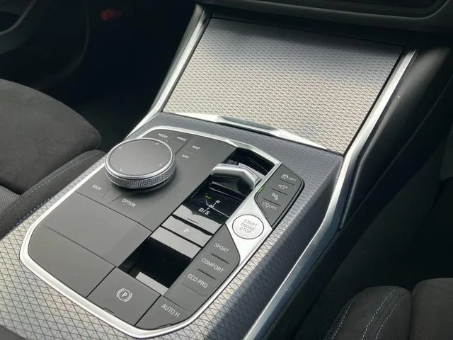 BMW 3 Series 50TH ANNIVERSARY LIMITED 2025 — миниатюра 5