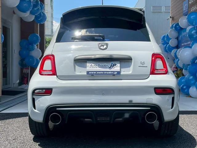 Abarth ABARTH 695 ESSEESSE BASE GRADE 2022 — миниатюра 4