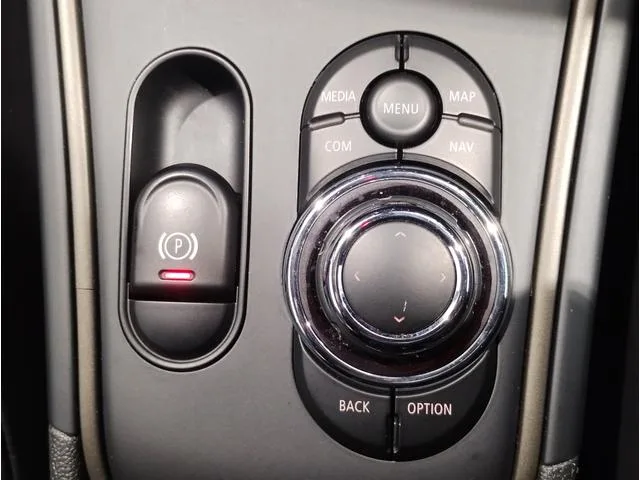MINI MINI COOPER D CROSSOVER ALL4 PREMIUM PLUS PACKAGE CLASSIC TRIM 2023 — миниатюра 5