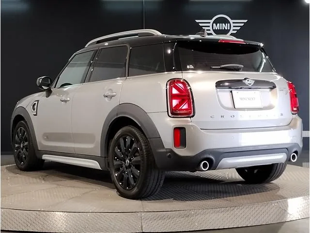 MINI MINI COOPER SD CROSSOVER ALL4 PREMIUM PLUS PACKAGE CLASSIC TRIM 2023 — миниатюра 4