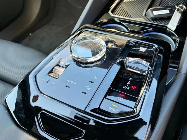 BMW 5 SERIES 523i TOURING M-SPORT 2025 — миниатюра 5