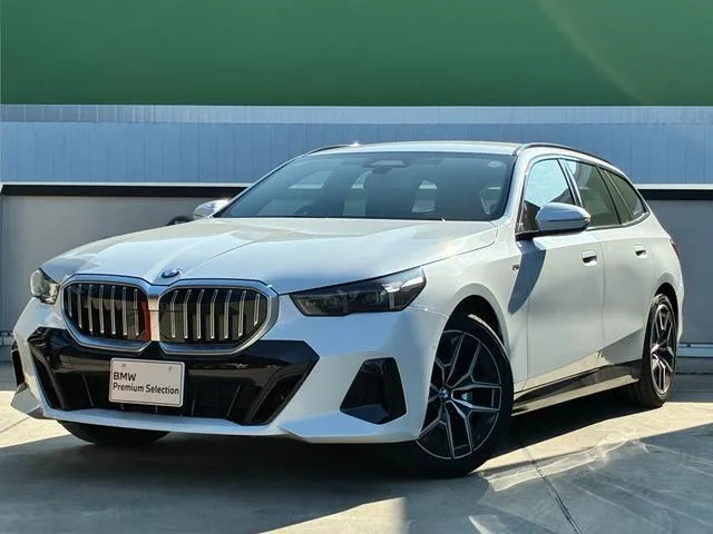 BMW 5 SERIES 523i TOURING M-SPORT 2025 — фото 1, купить с доставкой в Москву