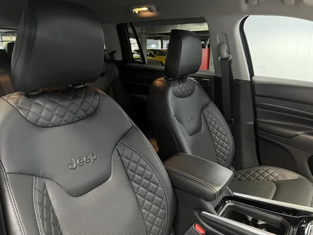 Chrysler Jeep JEEP COMMANDER LIMITED 2024 — миниатюра 2