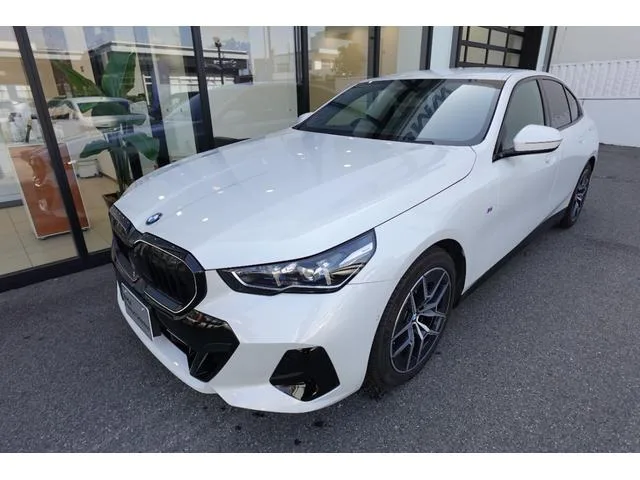 BMW 5 Series 523i M-SPORT 2024 — миниатюра 2