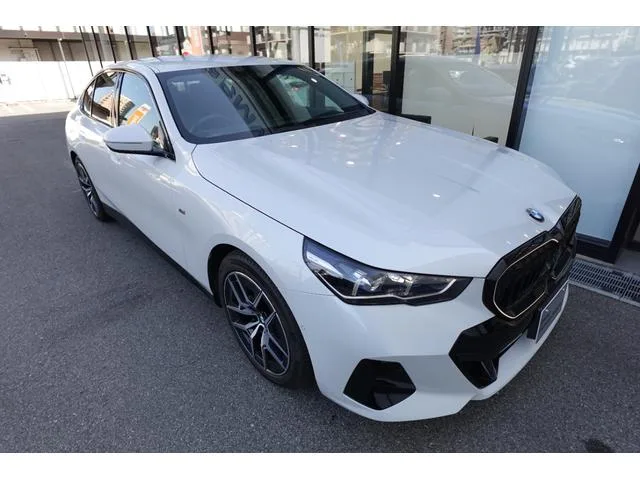BMW 5 Series 523i M-SPORT 2024 — миниатюра 4