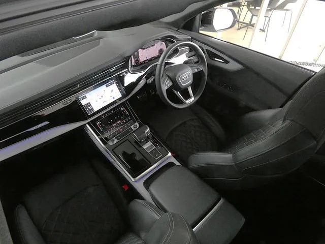 Audi Q8 55TFSI QUATTRO S LINE 2022 — миниатюра 2