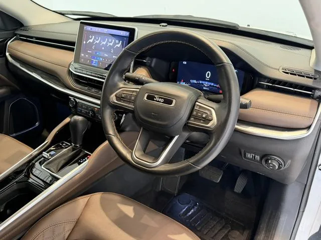 Chrysler Jeep JEEP COMMANDER LIMITED 2023 — миниатюра 3