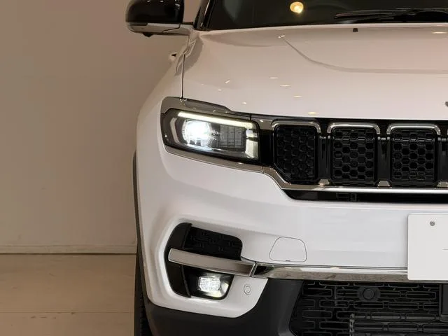 Chrysler Jeep JEEP COMMANDER LIMITED 2023 — миниатюра 5