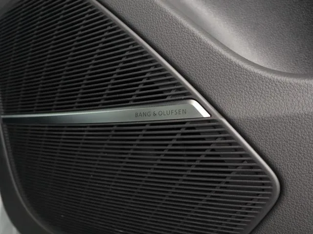 Audi Q8 BRONZE EDITION 2024 — миниатюра 5