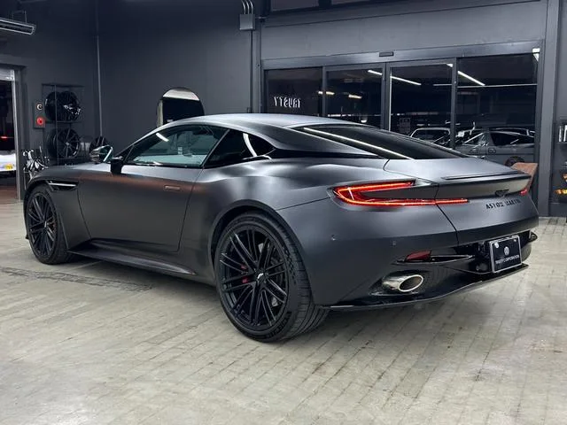 Aston Martin DB12 BASE GRADE 2024 — миниатюра 4