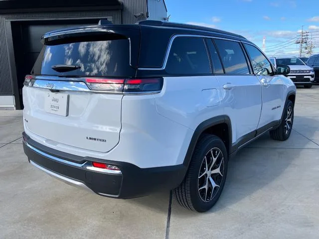 Chrysler Jeep JEEP COMMANDER LIMITED 2024 — миниатюра 3