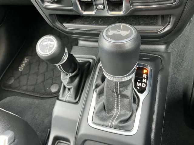 Chrysler Jeep JEEP WRANGLER UNLIMITED SAHARA 2023 — миниатюра 4