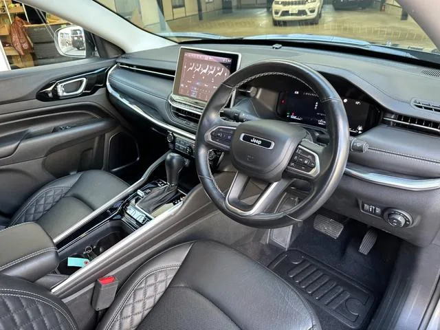 Chrysler Jeep JEEP COMMANDER LIMITED 2023 — миниатюра 3