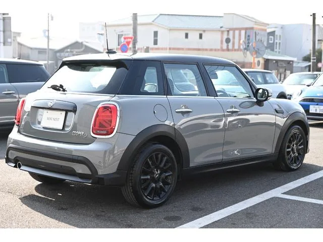 MINI MINI COOPER D ESSENTIAL TRIM 2022 — миниатюра 2