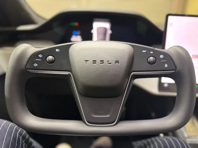Tesla Model S 2023 — миниатюра 4