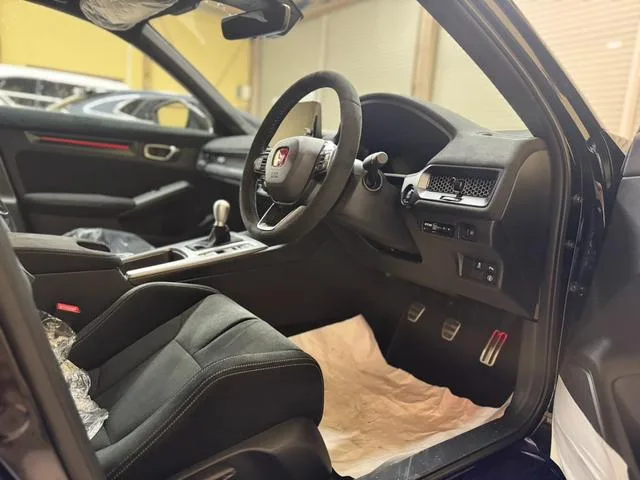 Honda CIVIC TYPE R RACING BLACK PACKAGE 2026 — миниатюра 3